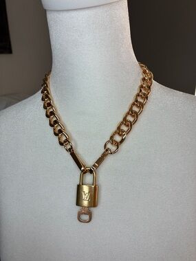 LV lock & key Necklace